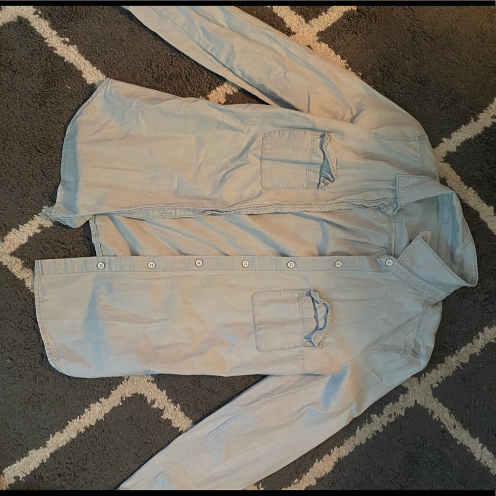 Old Navy Women’s classic light blue button down, size XS,